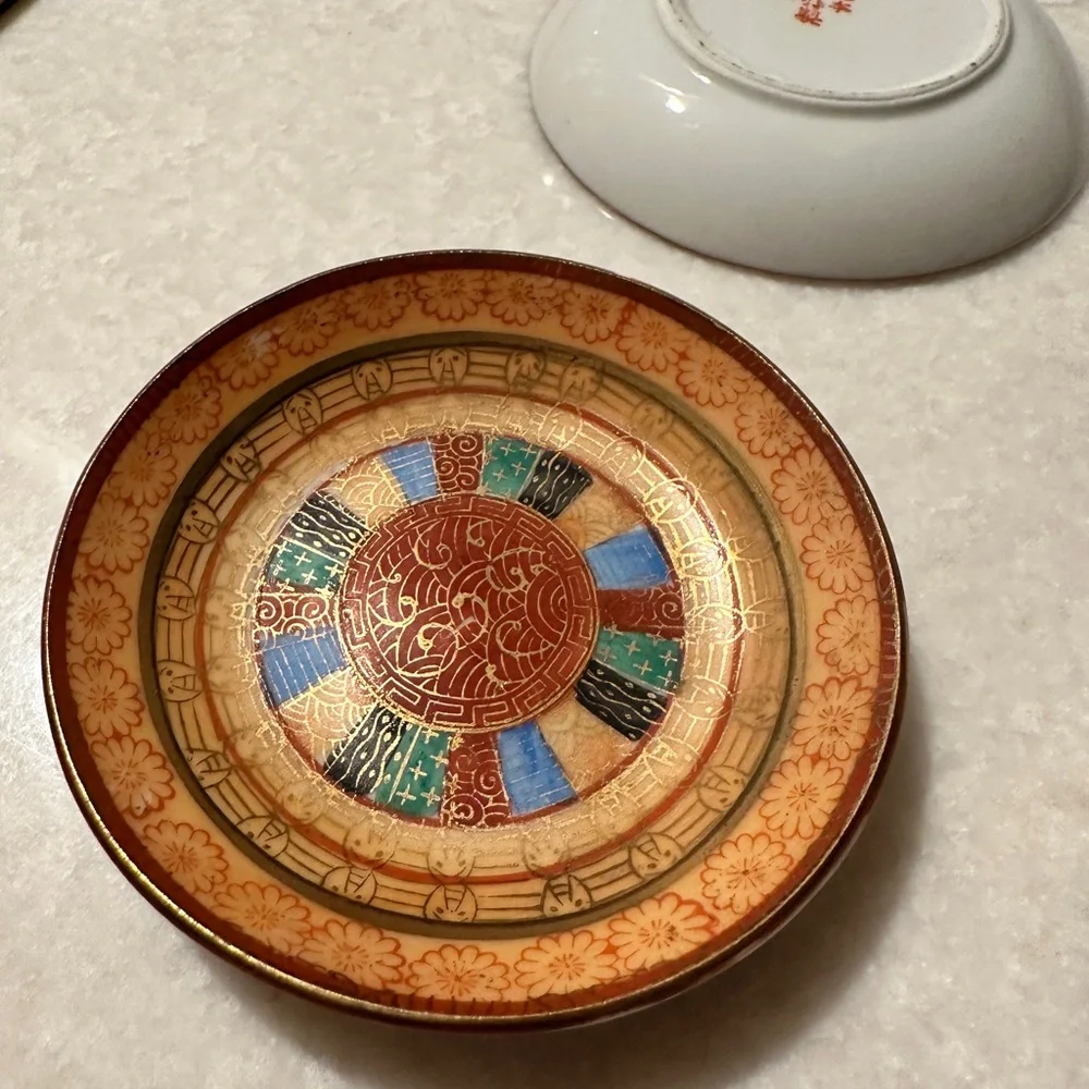 Vintage set of 4 small saucers. Hand painted 1000 faces